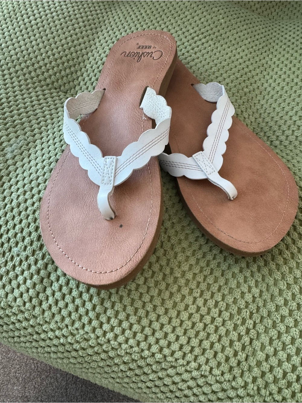 Reef Women's White Scalloped Leather Thong Sandals